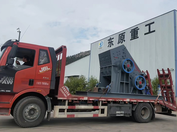 雙級破碎機(jī)發(fā)貨現(xiàn)場